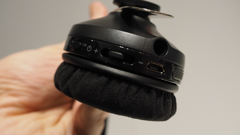 Illustration for article titled Sennheiser's Dope Momentum Headphones Are Now Wireless, Noise Canceling